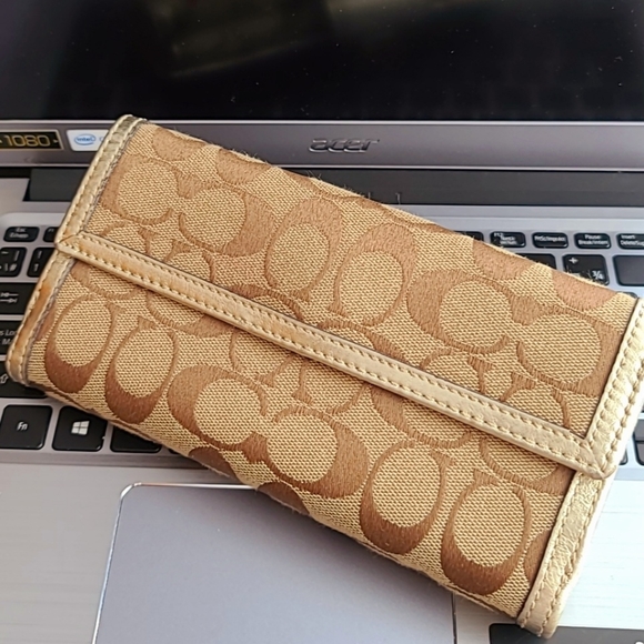 Coach Wallet - Picture 5 of 7